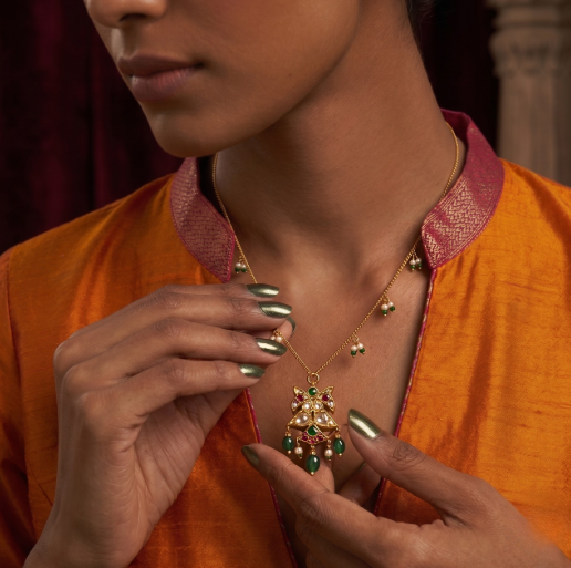 18kt Gold Pendant Chain with Bird Motif