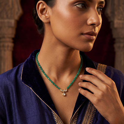 Minimalistic Elegance: 18 kt Gold, Polki Necklace