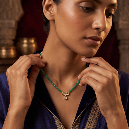 Minimalistic Elegance: 18 kt Gold, Polki Necklace
