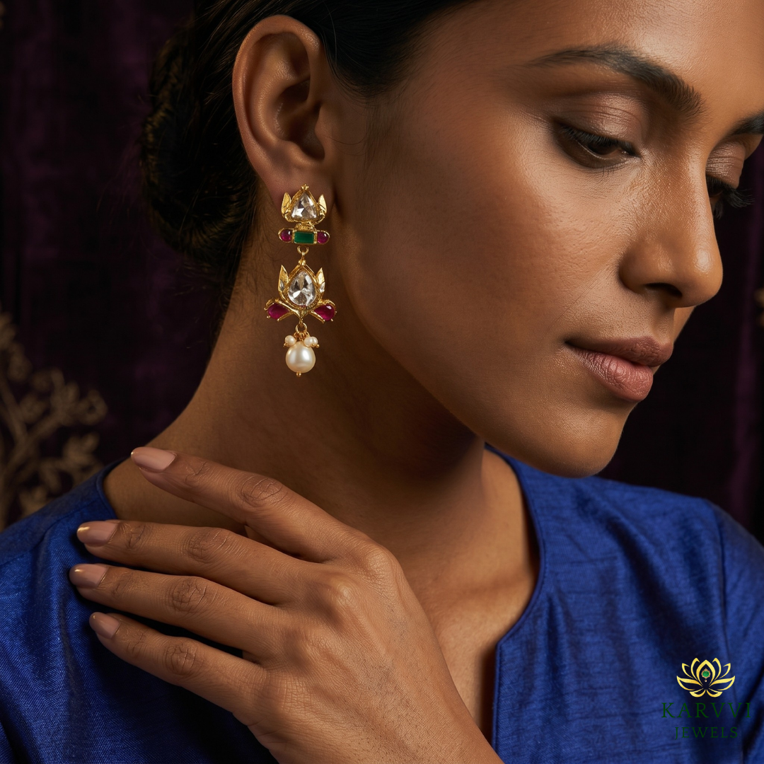 Elegant 18kt Gold Earrings with Flower Motif