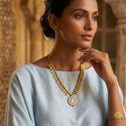 18kt Gold Traditional  Necklace by KARVVI JEWELS