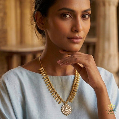 18kt Gold Traditional  Necklace by KARVVI JEWELS