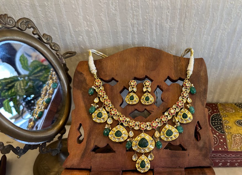 Royal Emerald Polki Necklace Set in 18K Gold