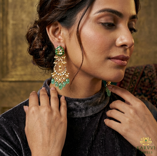 18kt Gold Polki Necklace with Emerald Accents