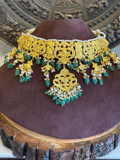 18k Gold Polki Choke Set with Matching Earrings